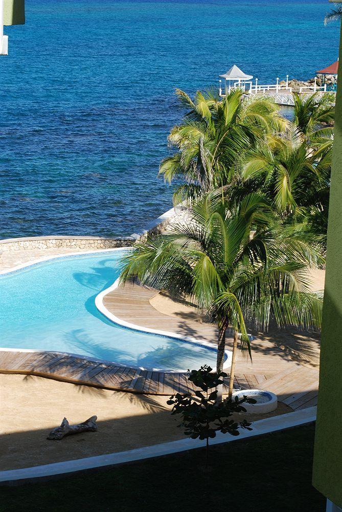 Whispering Seas Jamaica Ocho Rios Bagian luar foto